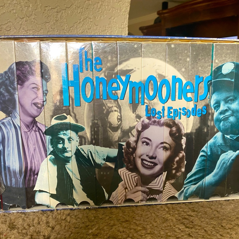 Honeymooners lost episodes! 12 VHS